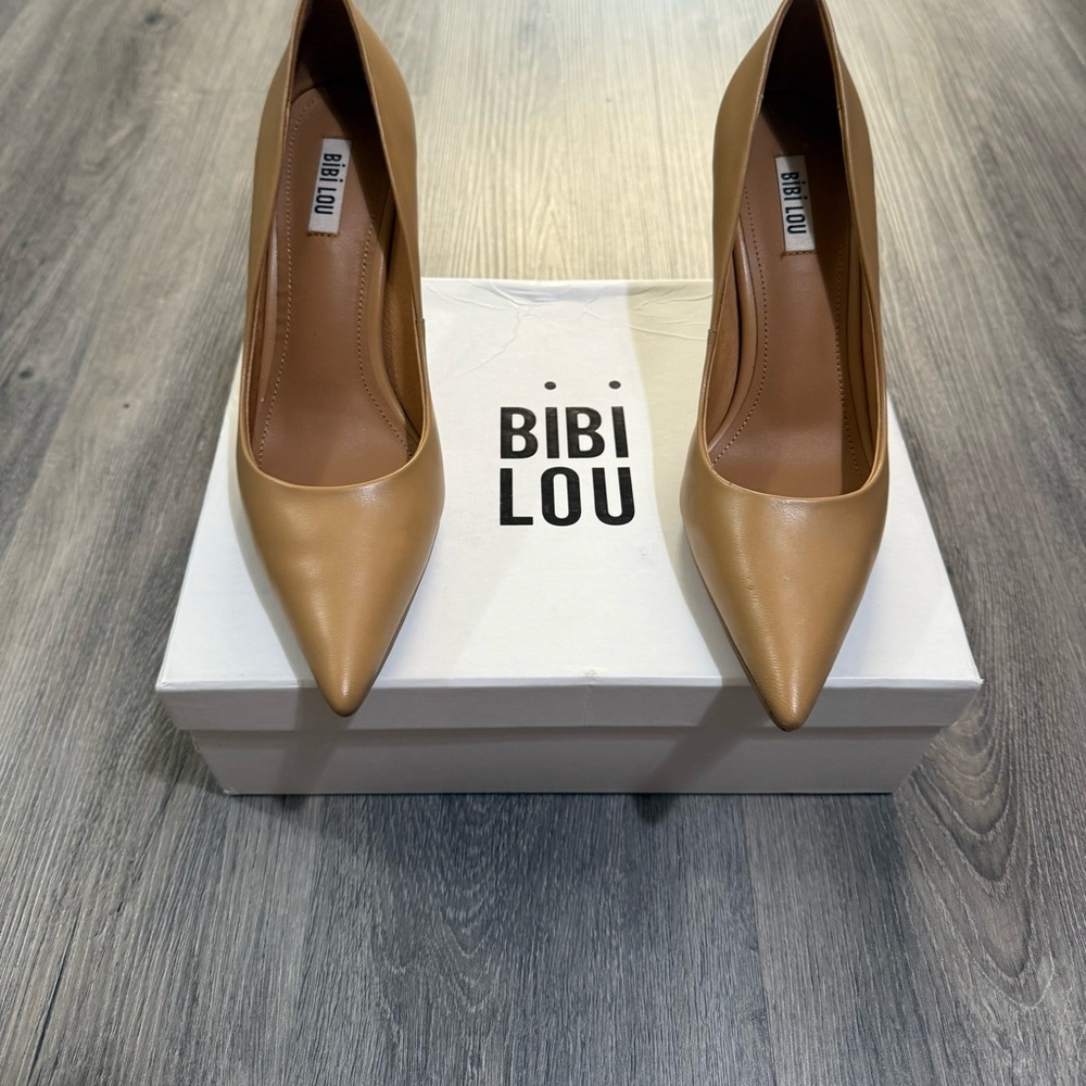 Bibi Lou Leather Honey Beige Pointed Toe High Heel Pumps SZ 39 Brand New In Box - Picture 2 of 6